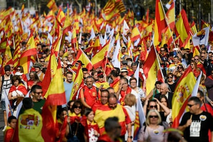 Vista general de los manifestantes durante la marcha en Barcelona.