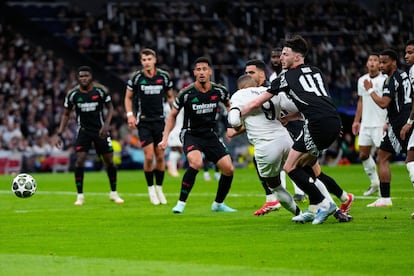 Declan Rice, del Arsenal, y Kylian Mbappe, del Real Madrid, en una jugada del partido.