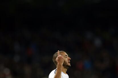 Benzema celebra uno de sus goles