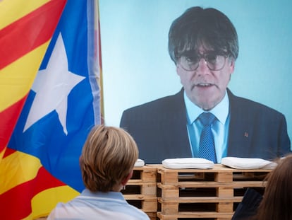 Puigdemont intervino por videoconferencia el 16 de julio en el mitin que Junts dio en Amer (Girona), su localidad natal, dentro de la campaña del 23-J.