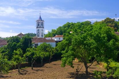 Panorámica de la localidad de Los Marines, en la sierra de Aracena (Huelva).