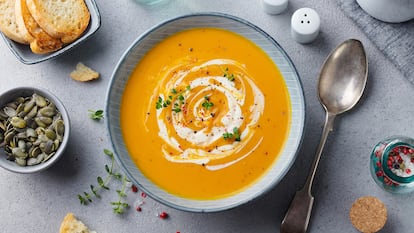 Una crema de verduras fría y ligera para disfrutar en verano