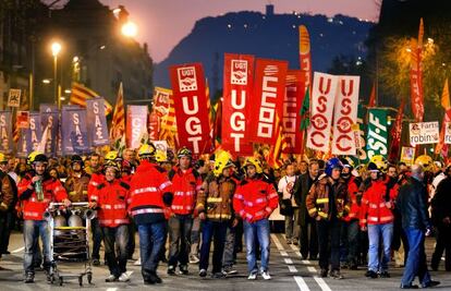 Manifestaci&oacute;n de funcionarios de la Generalitat en Barcelona, en protesta por los recortes.