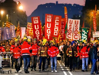 Manifestaci&oacute;n de funcionarios de la Generalitat en Barcelona, en protesta por los recortes.