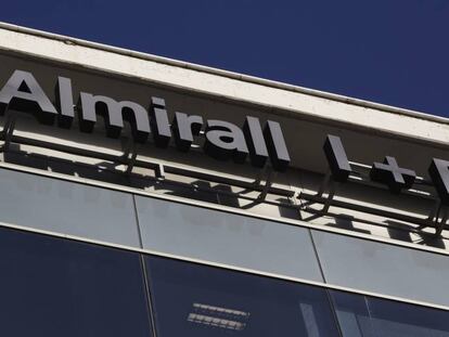 Almirall dispara un 62,5% su beneficio hasta marzo debido al aprovisionamiento de medicamentos