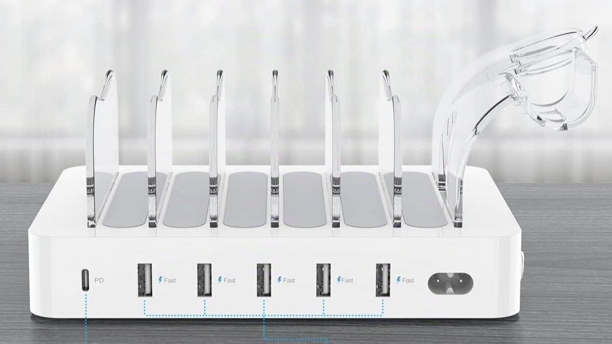 Organizador de cables para mantener el escritorio en orden.
