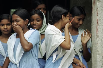 Ni&ntilde;as en Bangladesh.