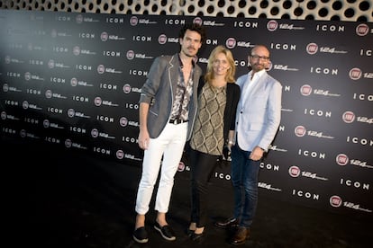 El diseñador Juan Avellaneda, Aliki Lacalle y Sergio Corbera