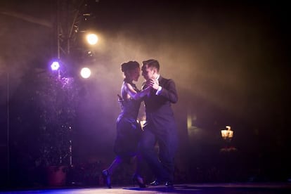 El tango, protagonista de los espectáculos en la plaza de Sant Jaume.