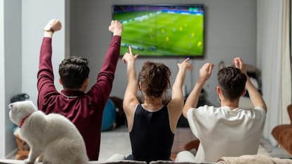 Artículo de EL PAÍS Escaparate que describe los partidos emitidos por Movistar Plus+ de Real Madrid y Barcelona