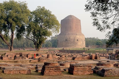 Mrigadava Deer Park y la estupa donde Buda dio su primer sermón en Varanasi, la India.
