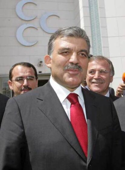 Abdullah Gül, hoy, tras anunciar su candidatura a la presidencia turca.