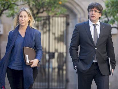 Neus Munt&eacute;, consejera de la Presidencia, y Carles Puigdemont, presidente de la Generalitat de Catalu&ntilde;a.