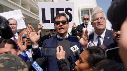 George Santos, en mayo tras declarar en el tribunal federal de Islip (Nueva York).