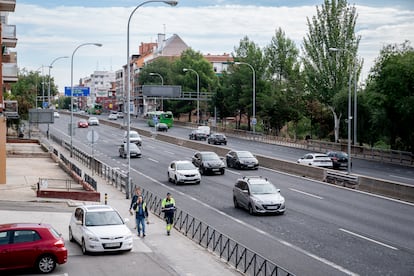 Vista de la A-5 antes de las obras de soterramiento y la construcción del futuro Paseo Verde del Suroeste, el 11 de octubre.