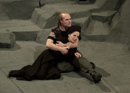 Lluís Homar i Rosa Novell a l'obra 'Coriolà' de William Shakespeare al TNC.