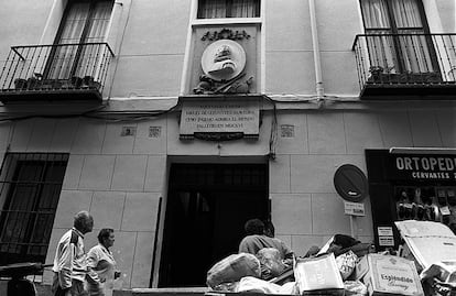 Fachada de la casa en la que vivió y murió Miguel de Cervantes, en el madrileño barrio de las Letras.