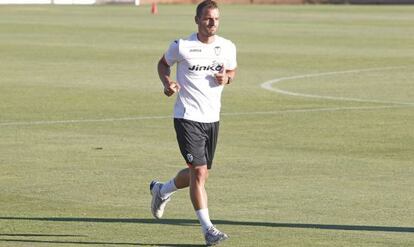 Soldado entrena en Paterna.