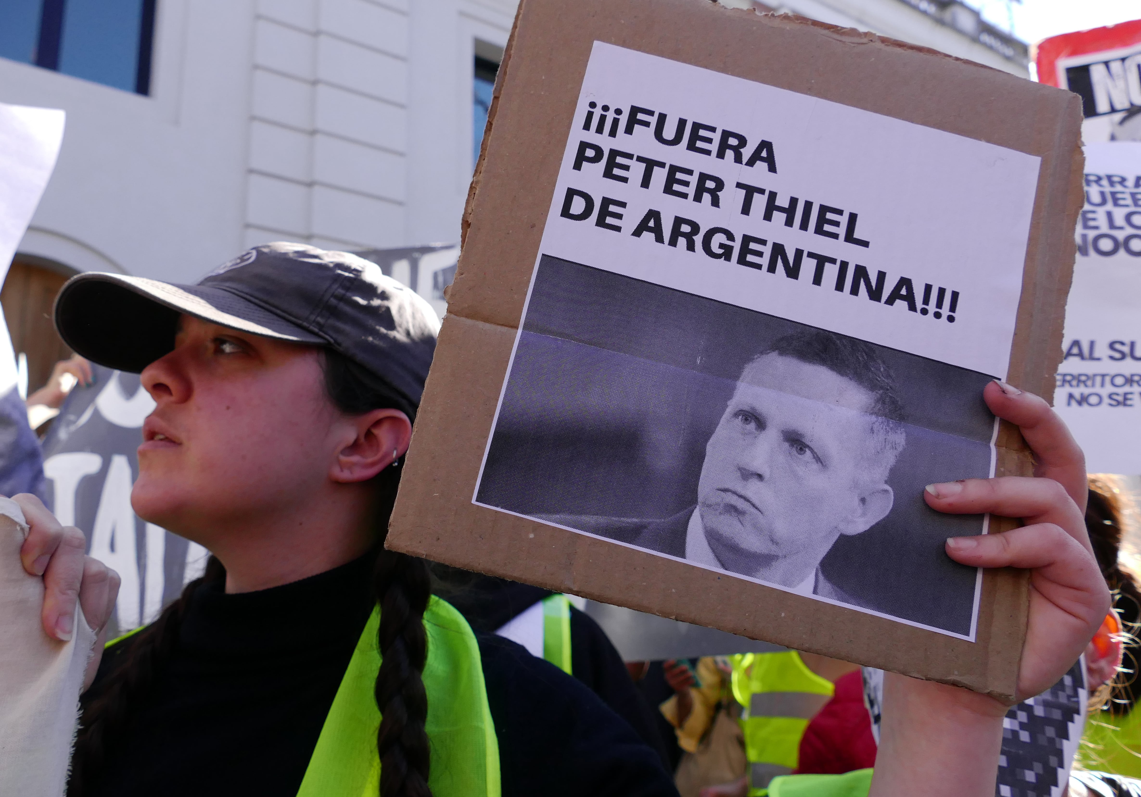 Gandalf 1 - Peter Thiel 0: Gözetleyenleri Gözetlemek İçin Protestolar