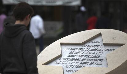 Placa conmemorartiva del asesinato de judíos de 1506 en Lisboa
