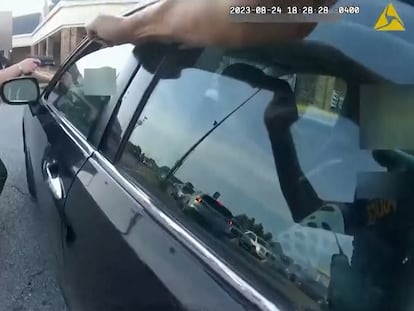 Video de las cámaras corporales de los policías durante el arresto de Ta’Kiya Young el 24 de agosto 2023 en Ohio, EE UU