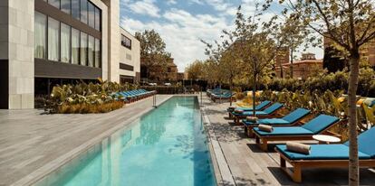 Piscina del hotel Sofía de Barcelona.