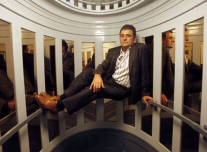 Enrique Salaberría, en el ascensor del teatro Alcázar.