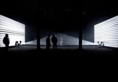 Foto de la exposición 'Insomnia', en la Fundación Miró de Barcelona, que muestra la instalación 'Light Music' en la Tate Modern en 2009.