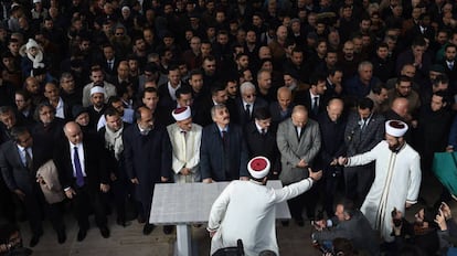 Funeral simbólico por Jamal Khashoggi en la mezquita de Fatih de Estambul este viernes.
