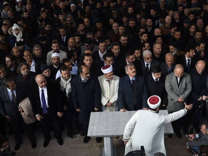 Funeral simbólico por Jamal Khashoggi en la mezquita de Fatih de Estambul este viernes. 