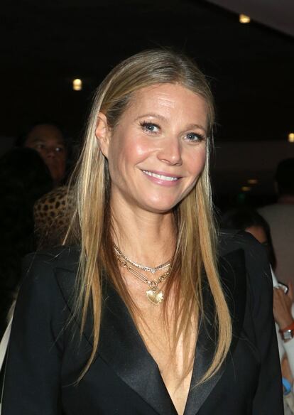 Gwyneth Paltrow ha publicado varios libros, algunos de cocina, como 'It’s all good' (Todo está bueno, en inglés) o 'My father's daughter' (La hija de mi padre). Sin embargo, el diario 'The New York Times' puso en duda que fuese la autora de las publicaciones. La actriz contestó en Twitter: "Me encanta la sección gastronómica de 'The New York Times', pero debería contrastar lo que dice esta semana. No hubo escritura fantasma en mi libro, escribí cada palabra yo misma".