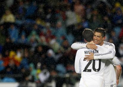 Cristiano e Higuaín, autores de los cuatro goles del Madrid
