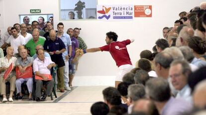 El pilotari Waldo durante la partida.