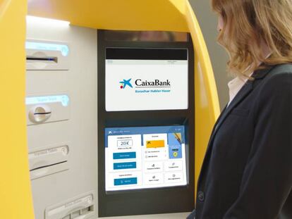 Uno de los nuevos cajeros automáticos que está renovando CaixaBank