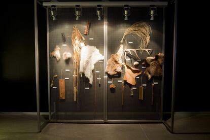 Réplica de los petrechos encontrados junto a la momia de Ötzi.