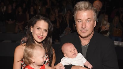 Alec Baldwin e Hilaria Thomas con sus hijos Carmen y Rafael, en la semana de la moda de Nueva York en 2016.