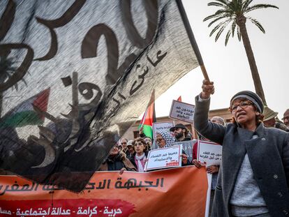 Protesta por la carestía de la vida, este lunes en Rabat.