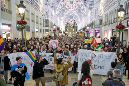 Manifestación por el centro de Málaga contra la irrupción de Vox en el Parlamento de Andalucía.