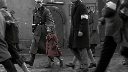 La lista de Schindler

La niña del abrigo rojo, un icono de la historia del cine.