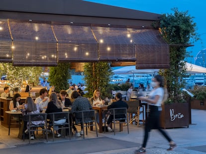 Un restaurante en el puerto de Barcelona.