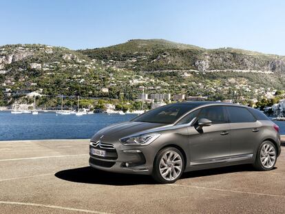 El DS5 mide 4,53 metros de largo y combina rasgos de las berlinas, los cupés y las rancheras.