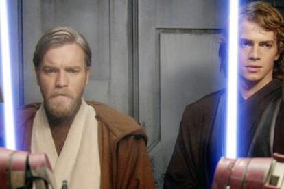 Ewan McGregor y Hayden Christensen, en <i>La guerra de las galaxias, episodio III: La venganza del Sith<i>.