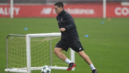 Nasri, en un entrenamiento del Sevilla.