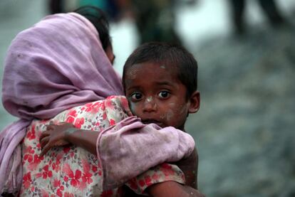 Más de 600.000 niños rohingya podrían estar en Bangladés a finales de año, muchos de ellos probablemente huérfanos, alerta Save the Children.