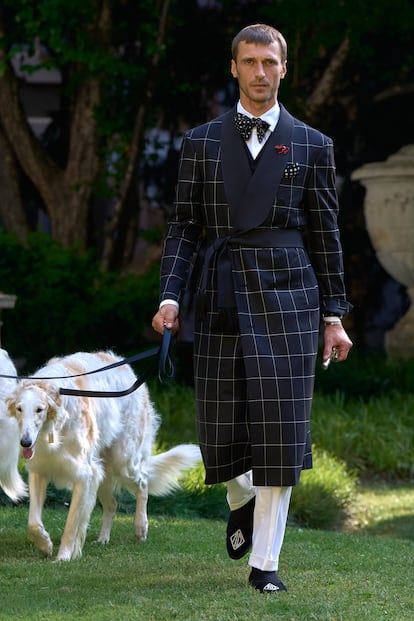 Un modelo de Dunhill en la semana de la moda masculina de Milán.