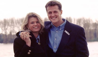 Michael Schumacher, junto a su esposa Corinna, en Alemania. 