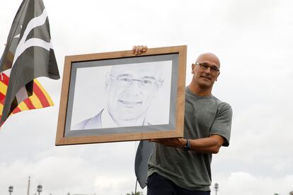 El exconsejero Raül Romeva, a su salida de la cárcel de Lledoners tras recibir el indulto del Gobierno, en junio.