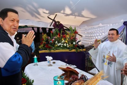 Hugo Chávez, durante la misa.