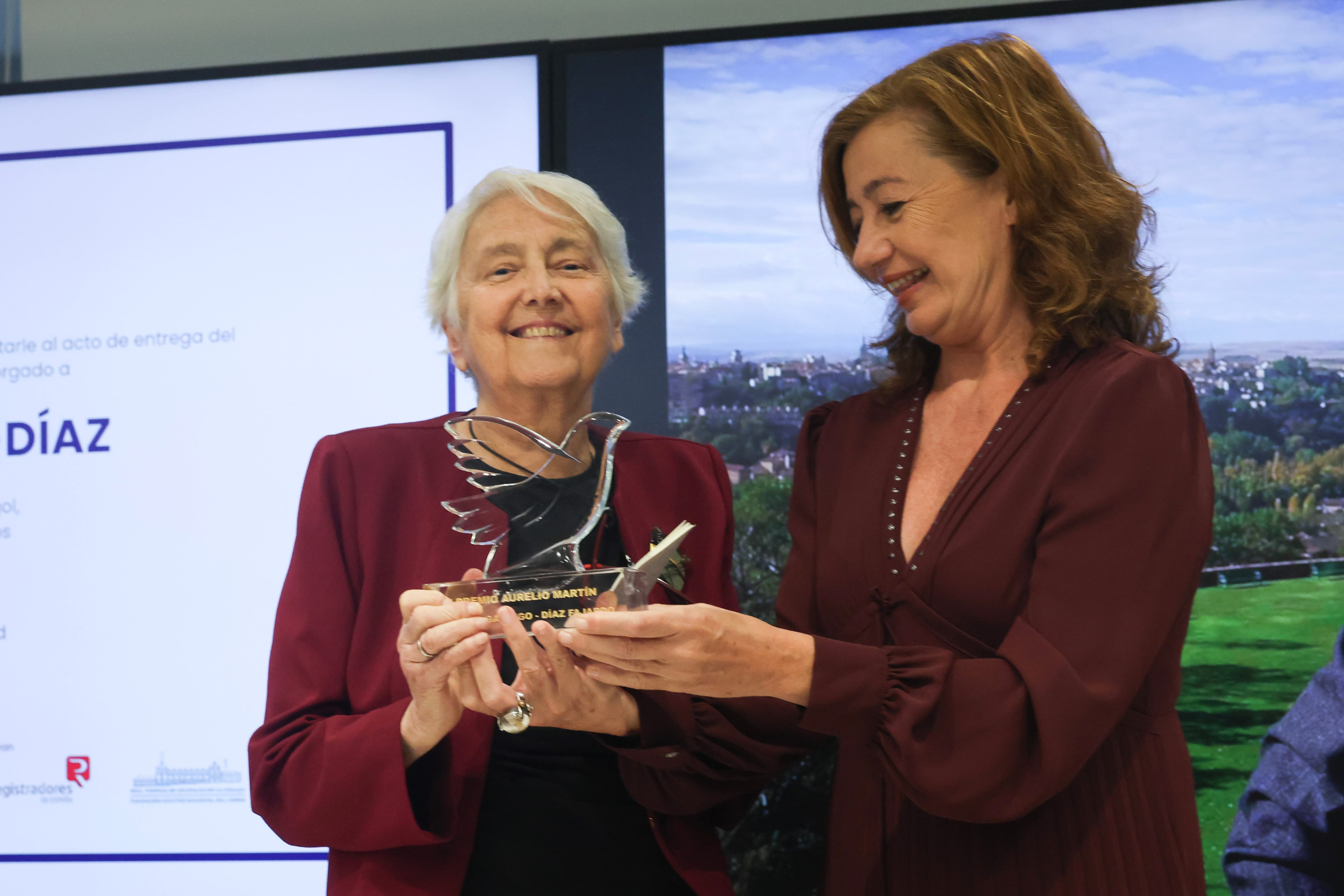 Soledad Gallego-Díaz recibe el Premio de Ética Periodística de la FAPE: “Este oficio exige un compromiso desde que se empieza”