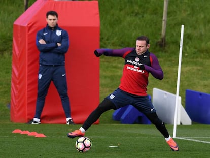 Wayne Rooney durante el &uacute;ltimo entrenamiento de Inglaterra.